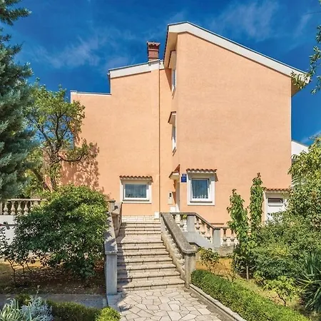 And With Parking Space - 19963 Gostinjska kuća 3*