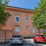 Konukevi And With Parking Space - 19963 Novi Vinodolski